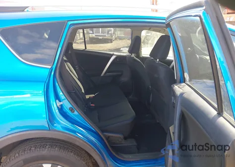 2017 Toyota Rav4 Le z USA, uszkodzony, nr VIN JTMZFREV7HJ111486